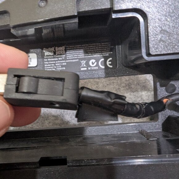 Nintendo Wii Guitar Hero Controller Red White 95911.805 - TESTED - Picture 10 of 10